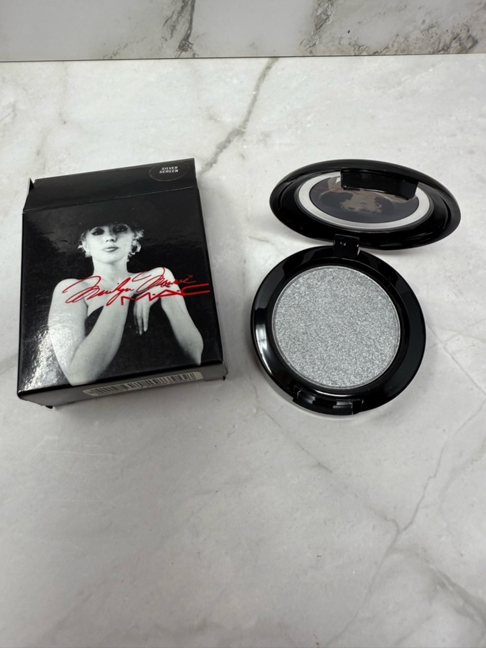 Mac Eyeshadow silver screen, Marilyn Monroe collection.